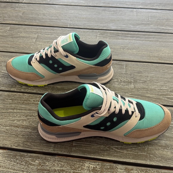 Saucony Courageous. Mens 11. Used. - Picture 3 of 8